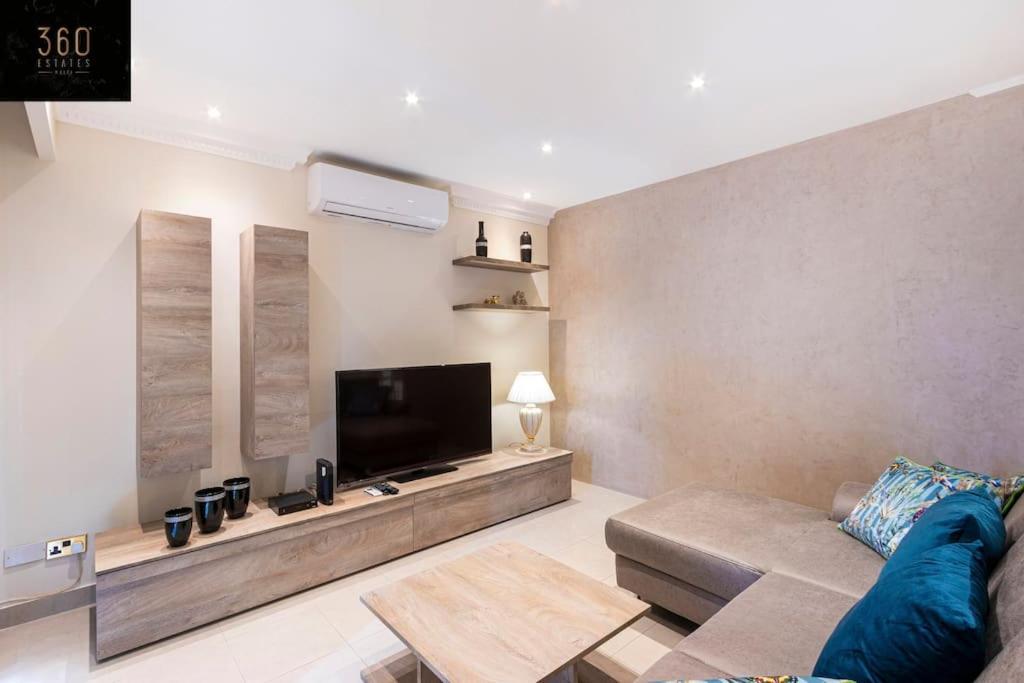 One Of A Kind, Seafront Property In St Georges Bay By 360 Estates Saint Julian's Ngoại thất bức ảnh