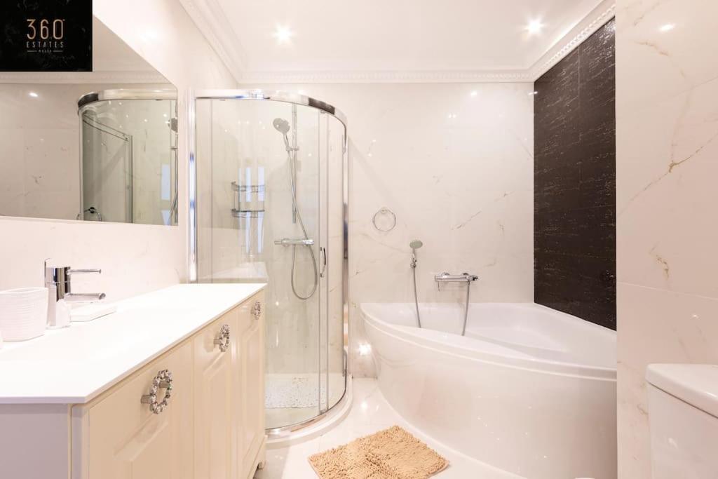 One Of A Kind, Seafront Property In St Georges Bay By 360 Estates Saint Julian's Ngoại thất bức ảnh