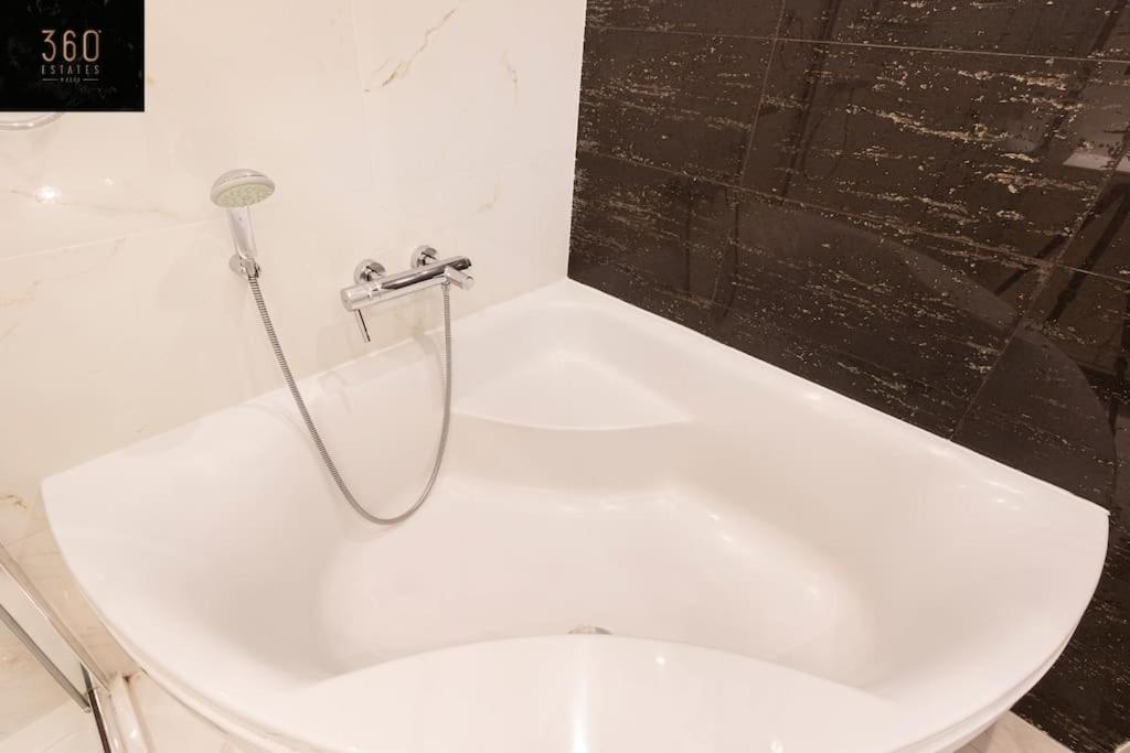 One Of A Kind, Seafront Property In St Georges Bay By 360 Estates Saint Julian's Ngoại thất bức ảnh